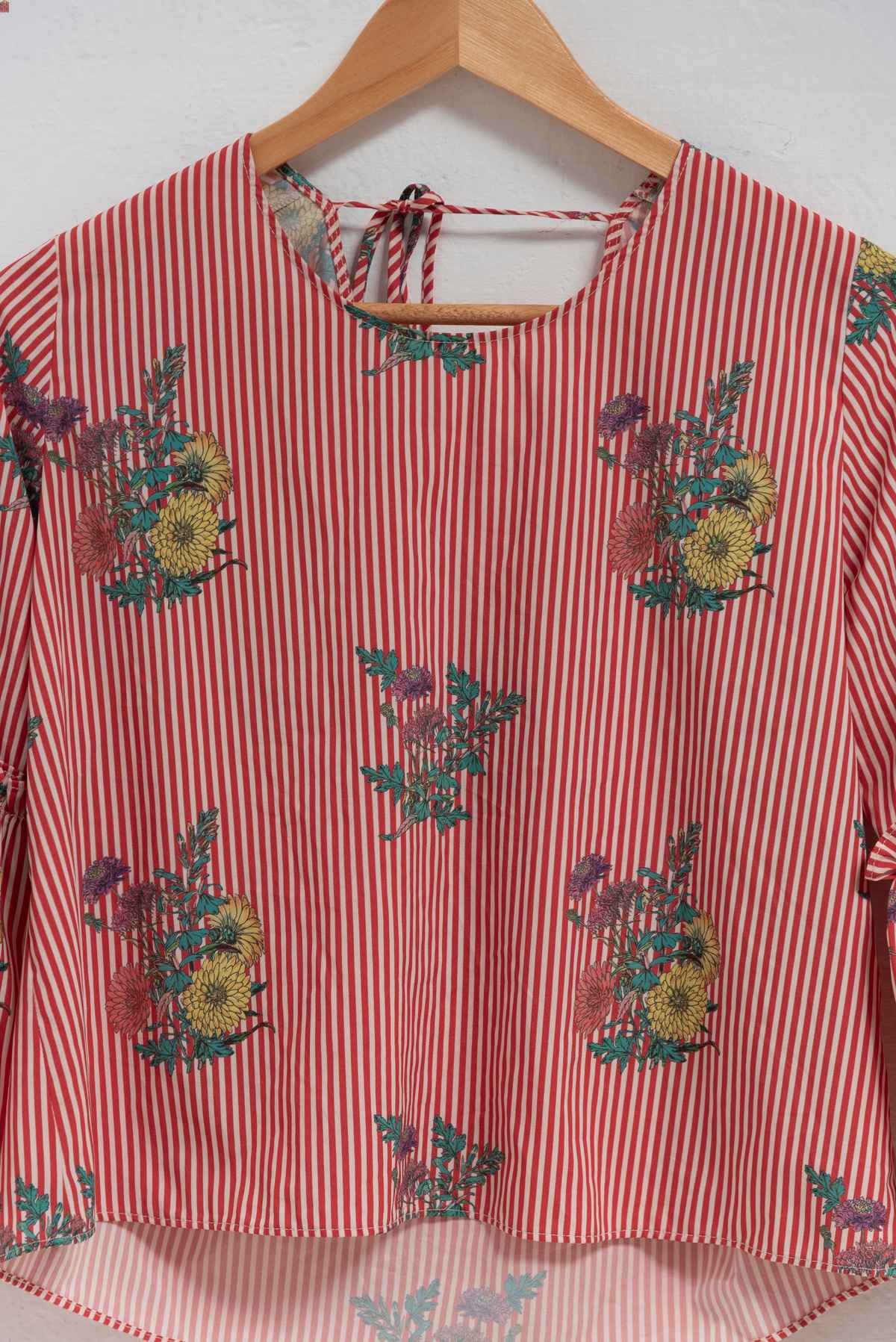 Blusa roja rayas y flores - Basement - Talla S