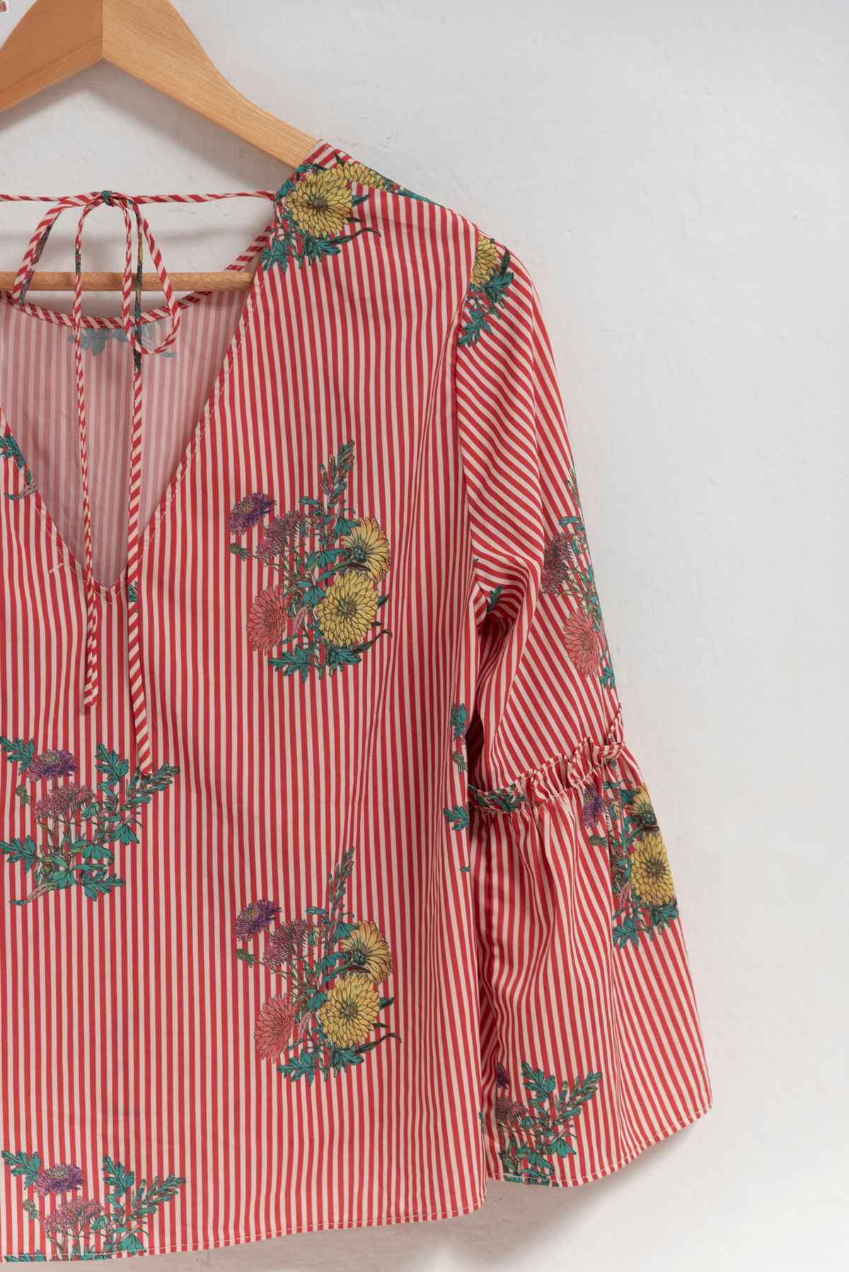 Blusa roja rayas y flores - Basement - Talla S