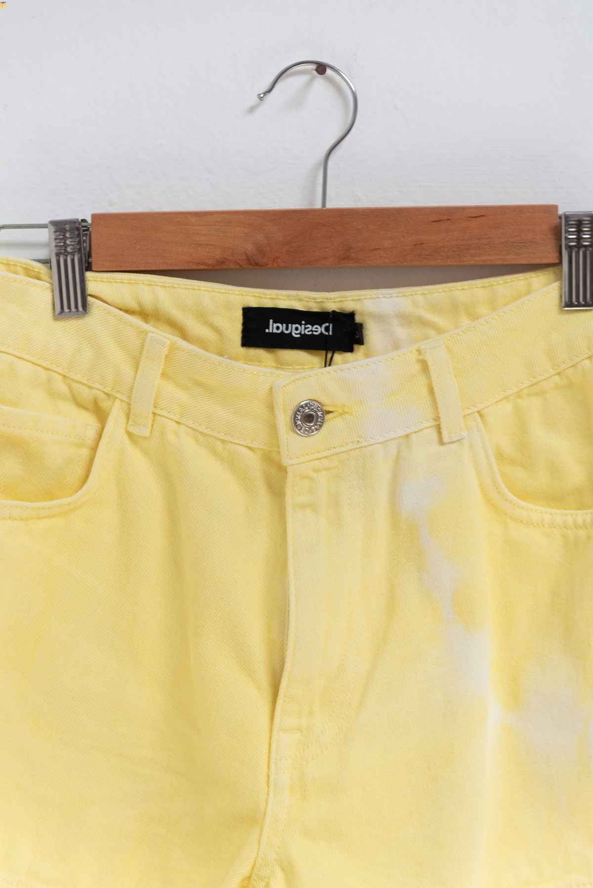 Short amarillo - Desigual - Talla M