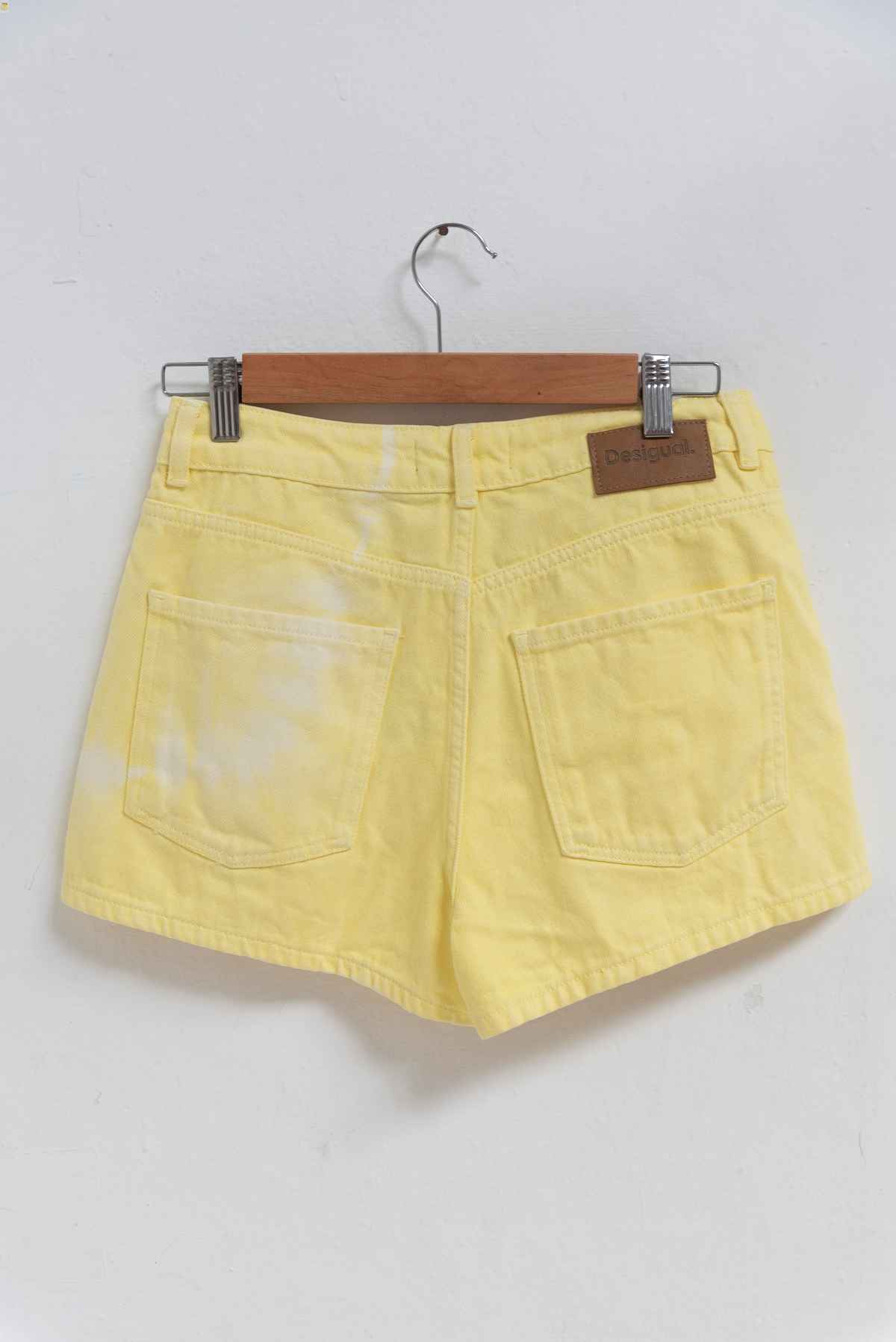 Short amarillo - Desigual - Talla M