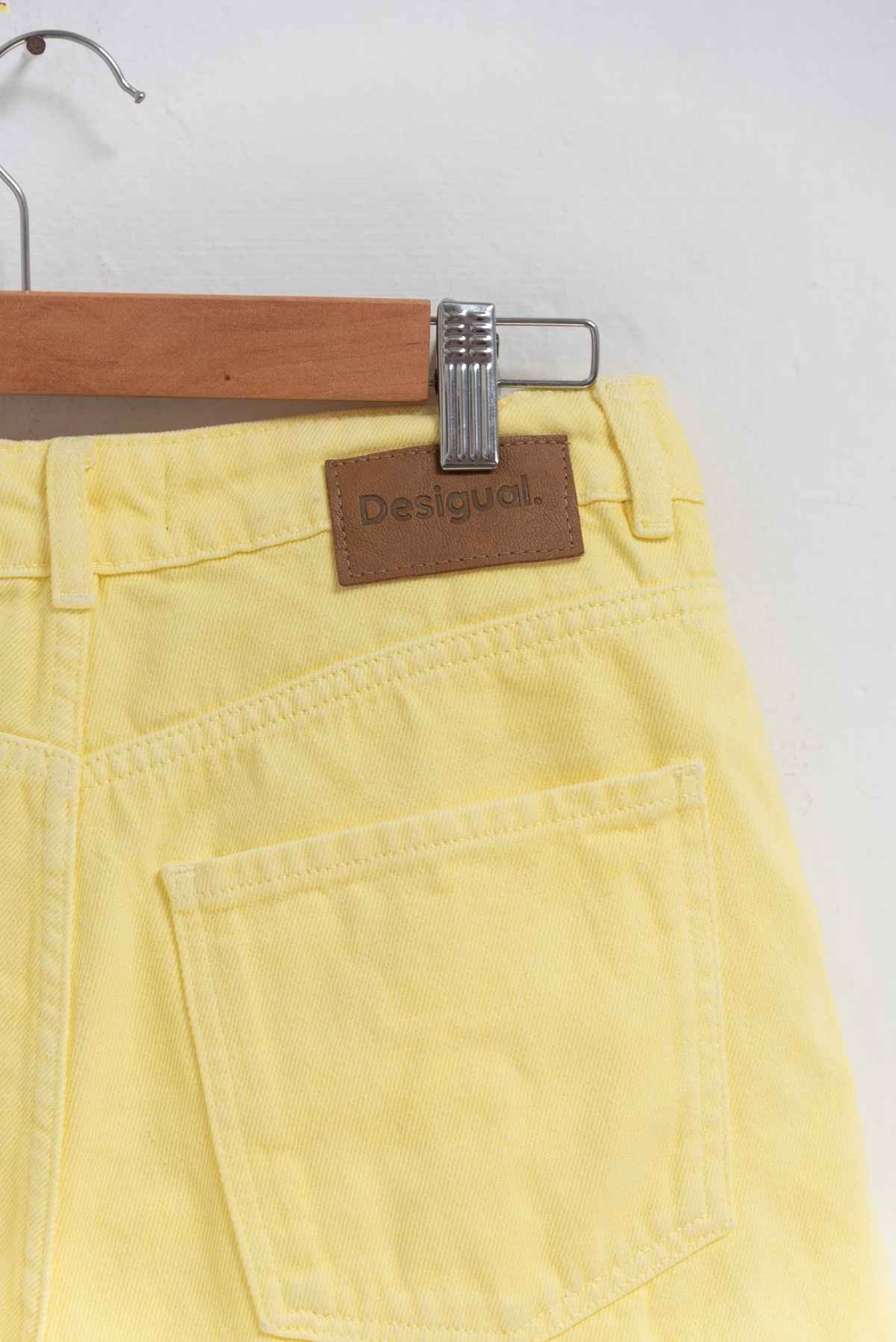 Short amarillo - Desigual - Talla M