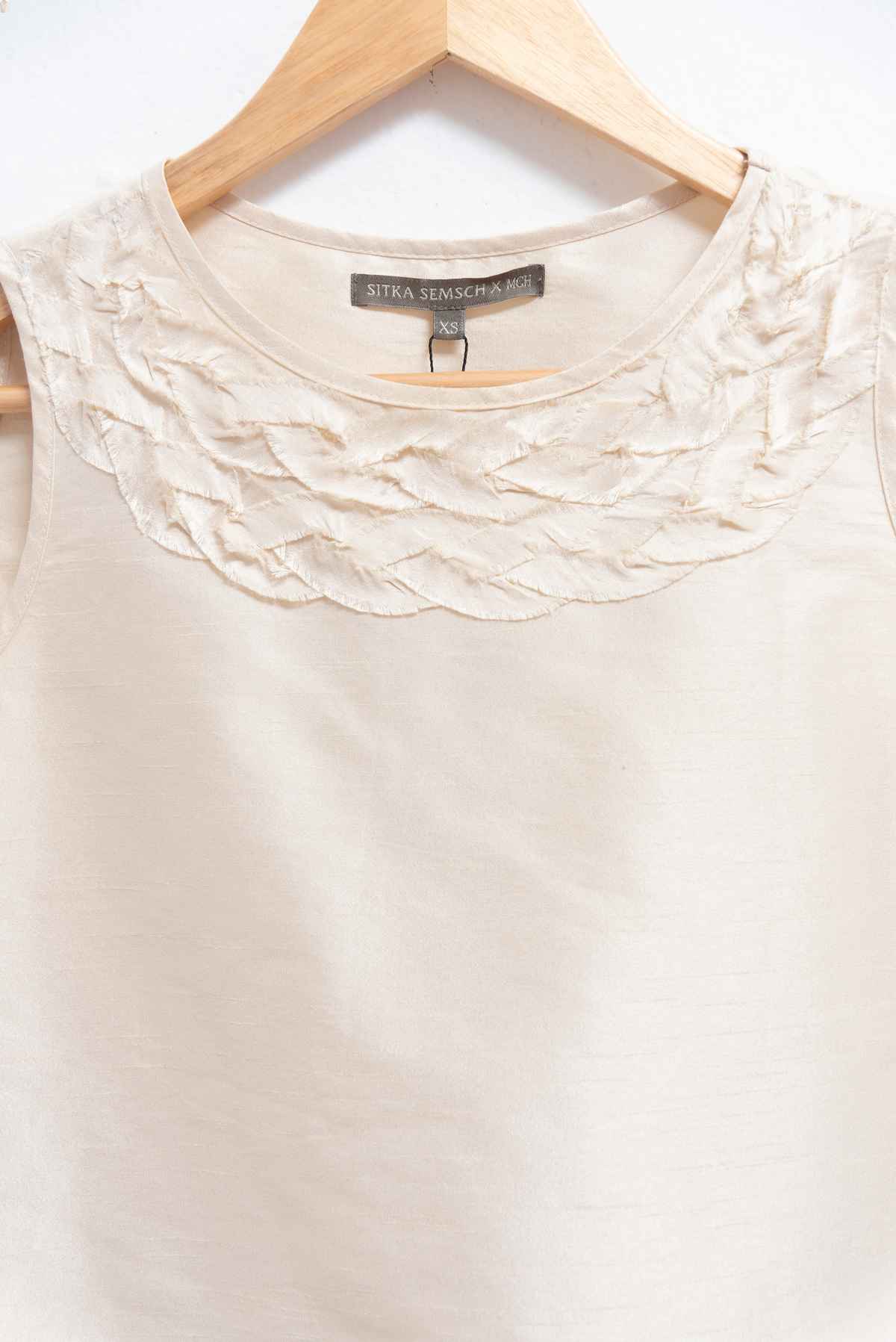 Blusa perla detalle cuello - Sitka Semsch - Talla XS