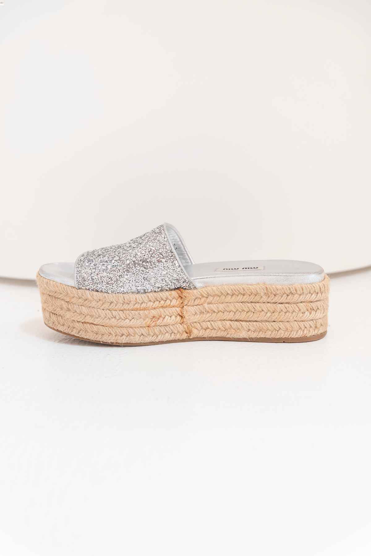 Sandalias plateadas brillo plataforma - Miu Miu - Talla 37