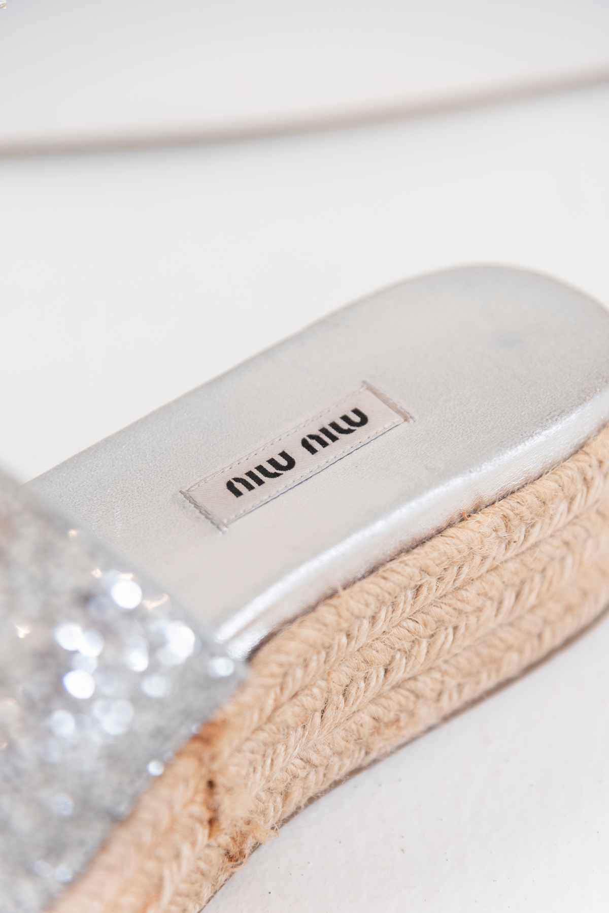 Sandalias plateadas brillo plataforma - Miu Miu - Talla 37