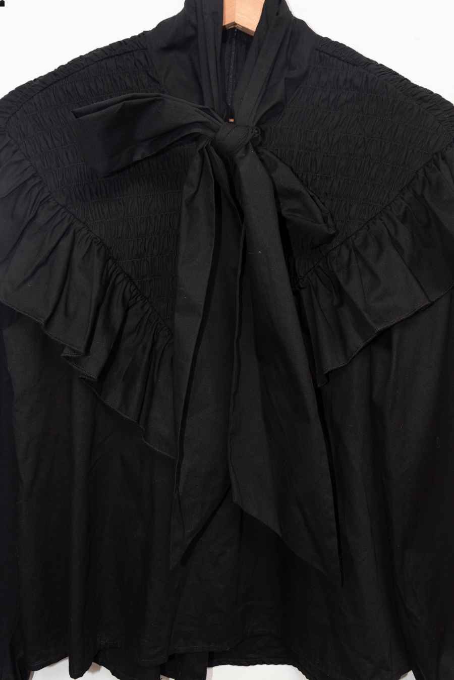 Blusa negra volados - Talla S - Zara