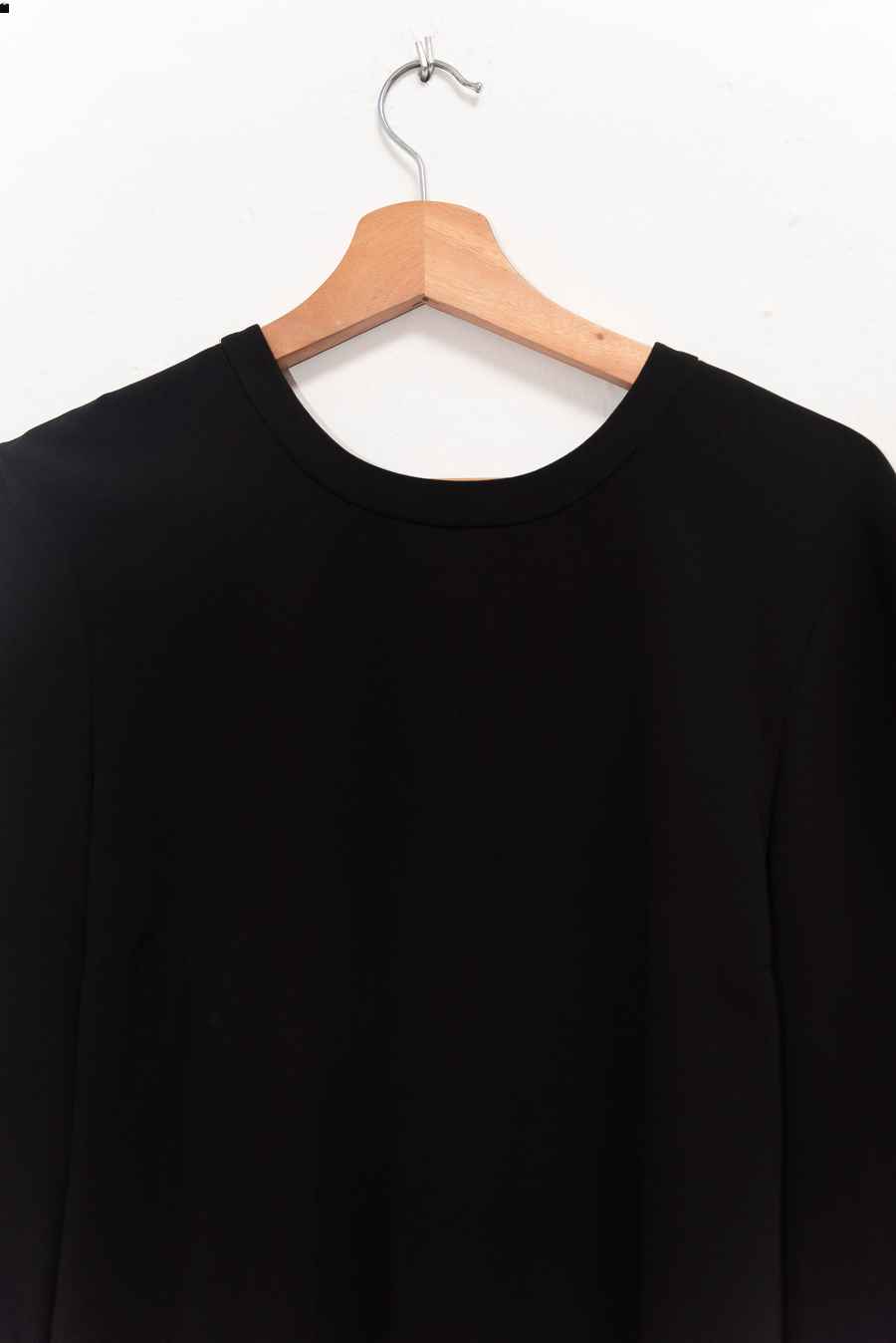 Blusa negra con escote en espalda - Talla M - Sisley
