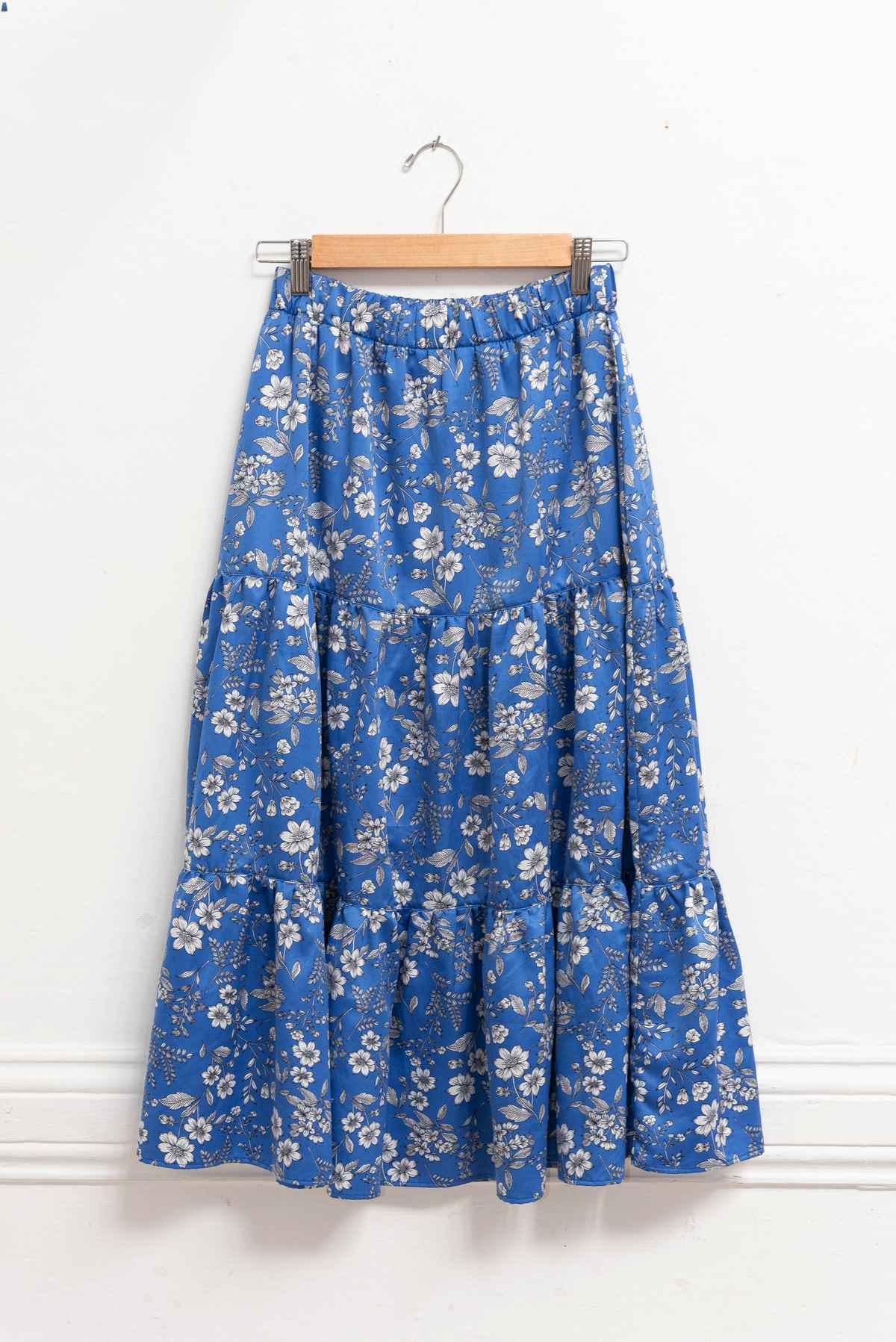 Falda azul flores blancas - ABD - Talla M