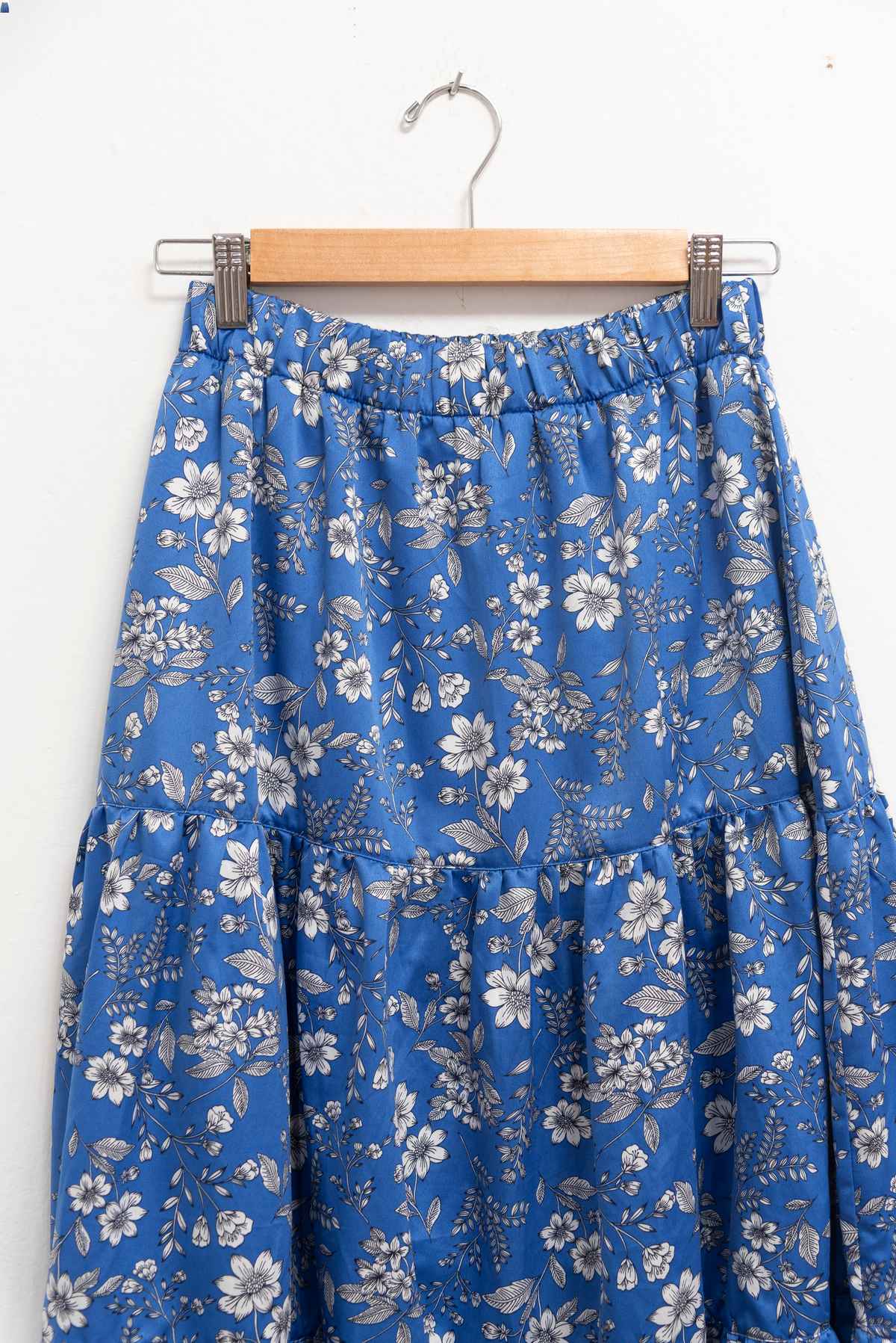 Falda azul flores blancas - ABD - Talla M