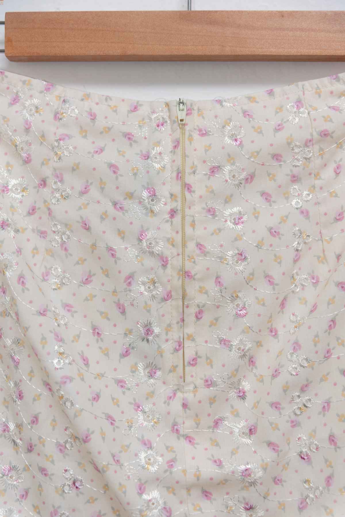 Falda beige bordada - Hourglass - Talla S