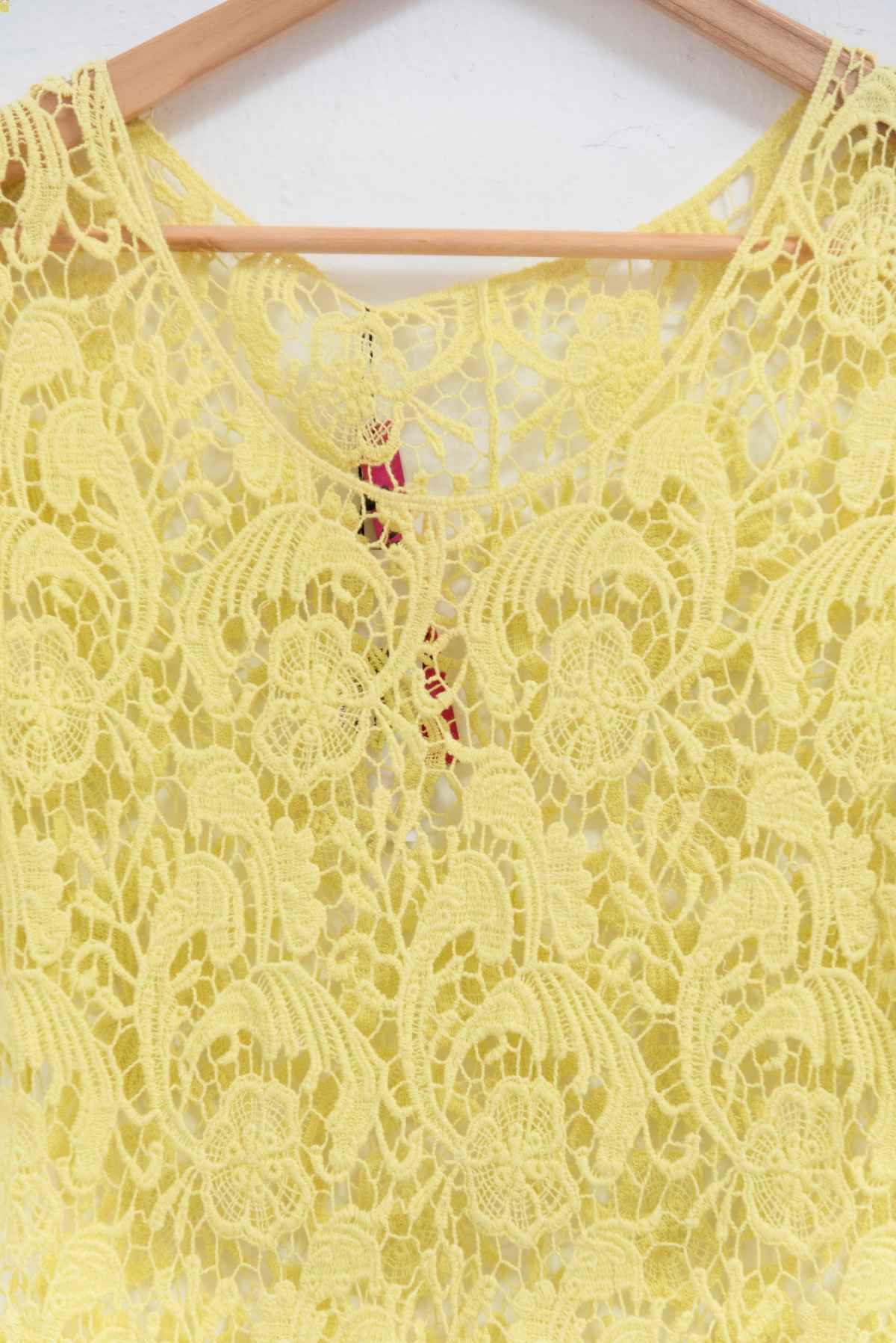 Top amarillo bordado - Talla S