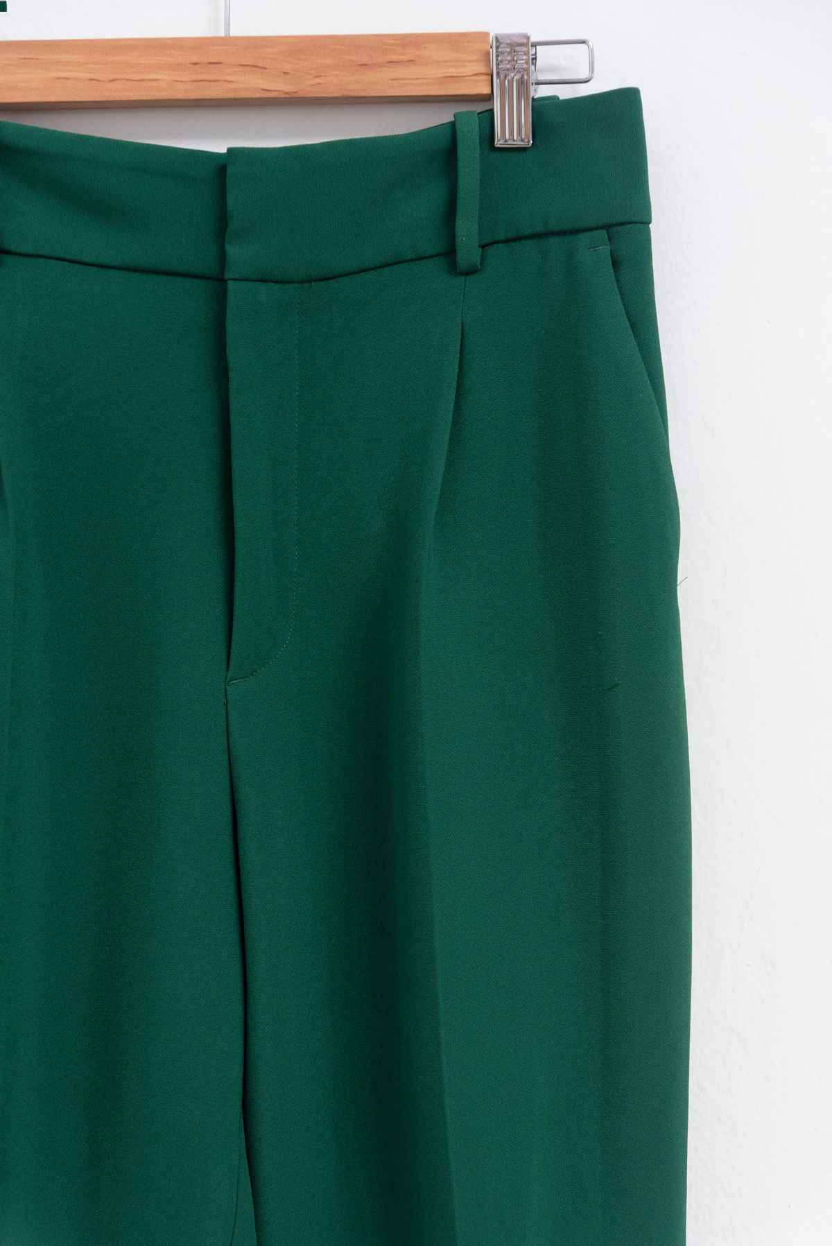 Pantalón verde - Zara - Talla M