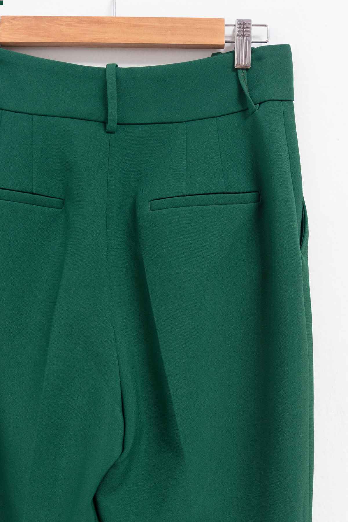 Pantalón verde - Zara - Talla M