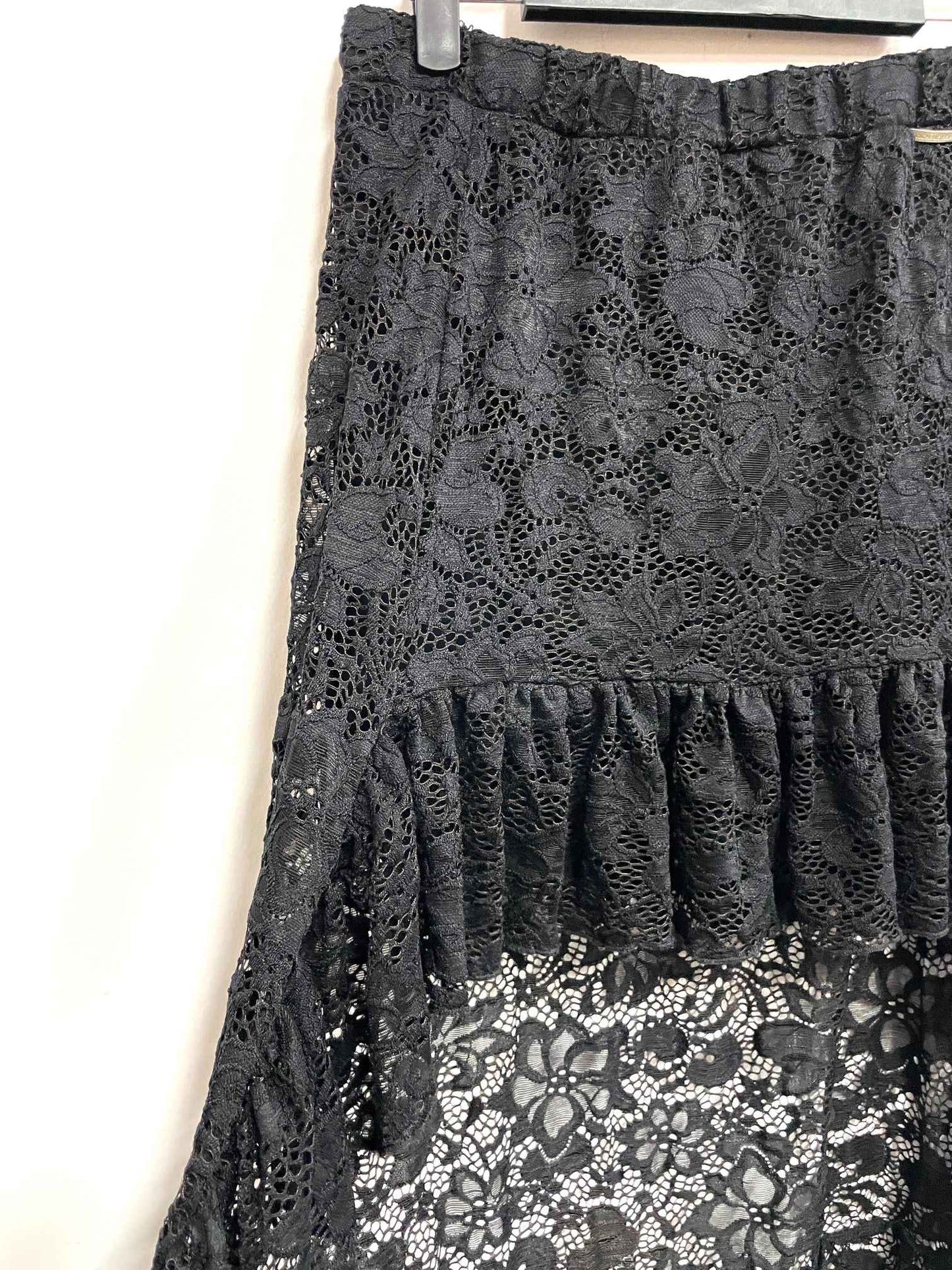 Falda negra bordada - Michelle Belau - Talla S