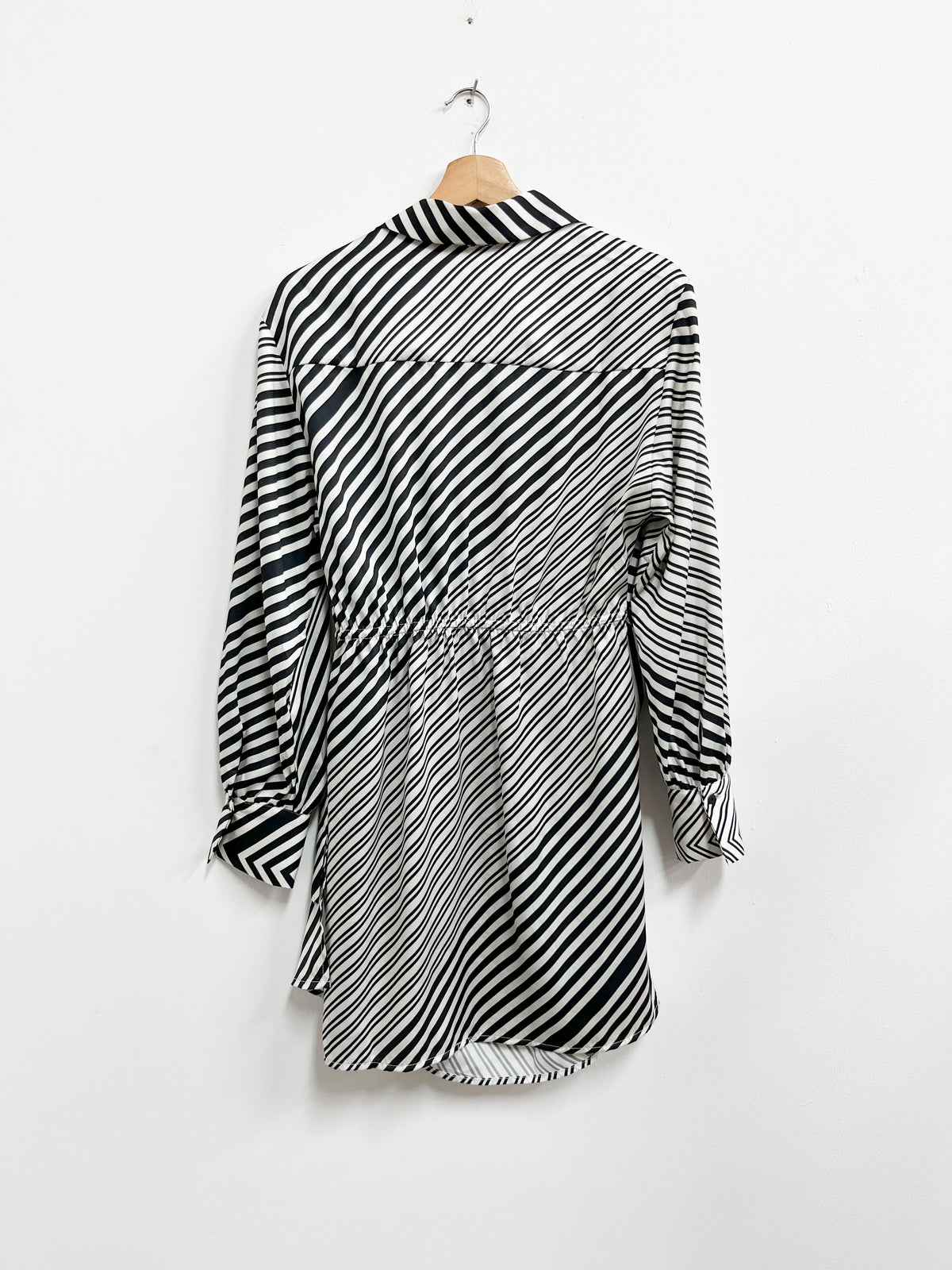 Vestido corto envolvente rayas negras con blanco - Mango - Talla L