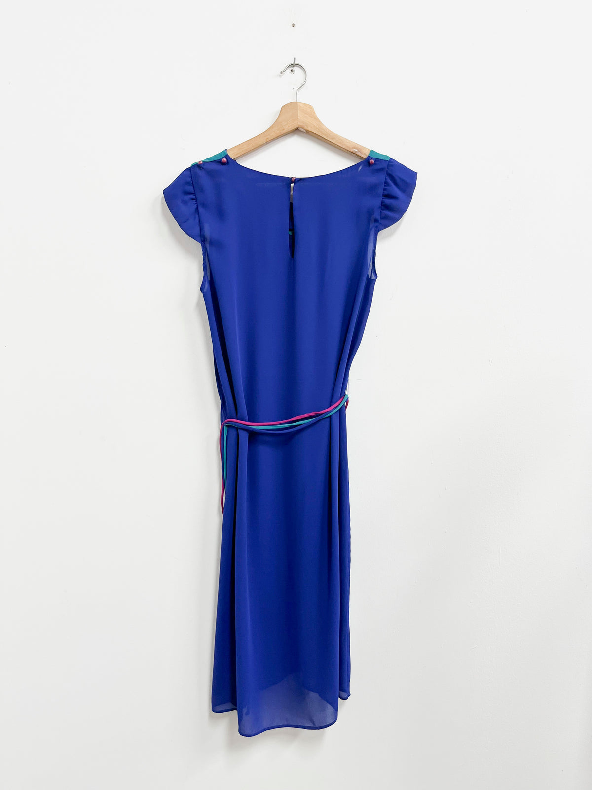 Vestido azul con detalle verde y fucsia - Talla M