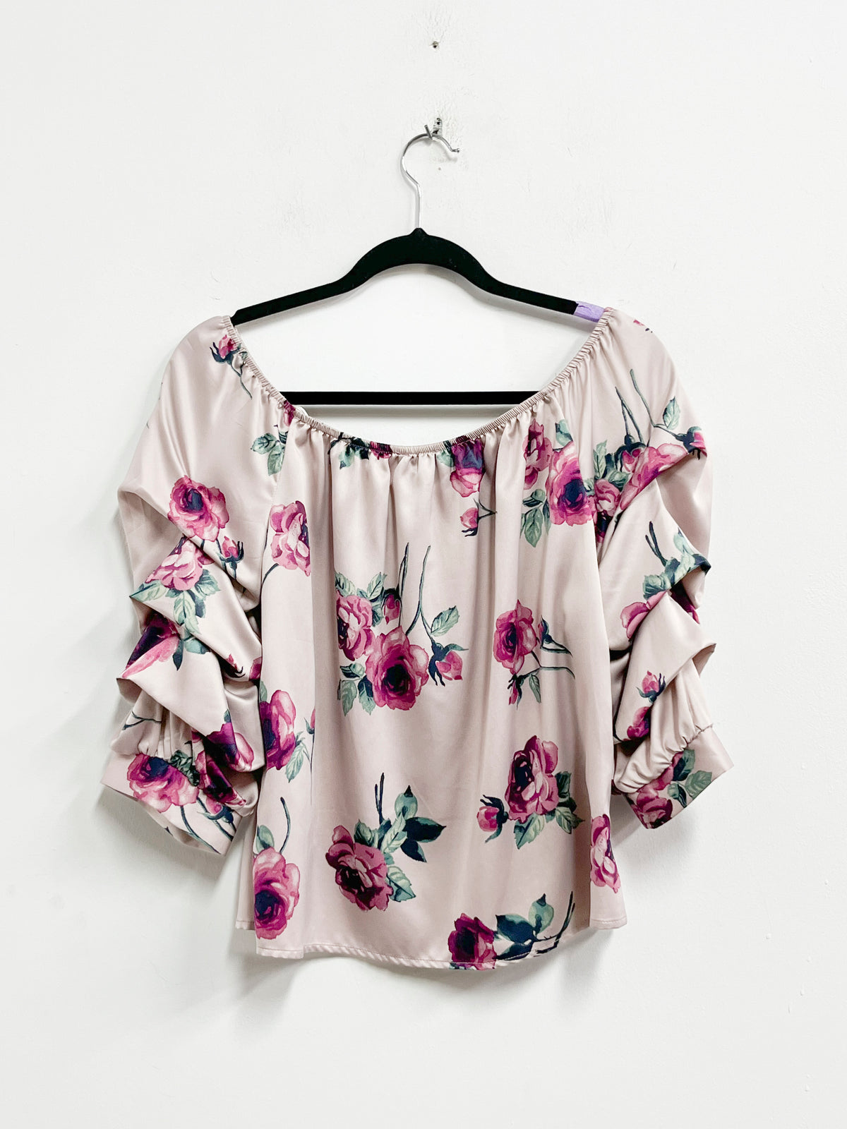Blusa rosada con estampado de rosas - MilkHoney - Talla L