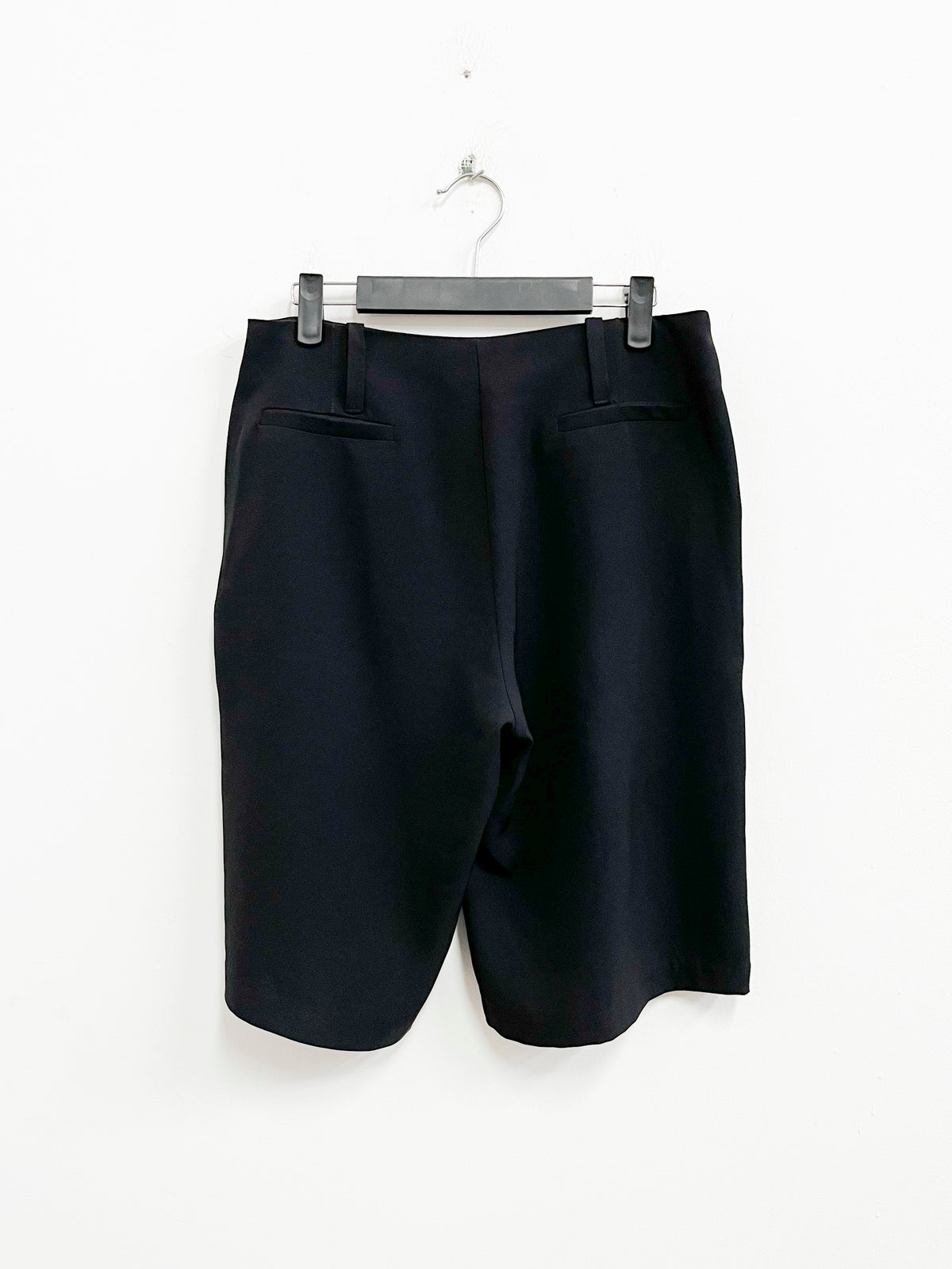 Short bermuda negra con pinzas - Lesém - Talla S
