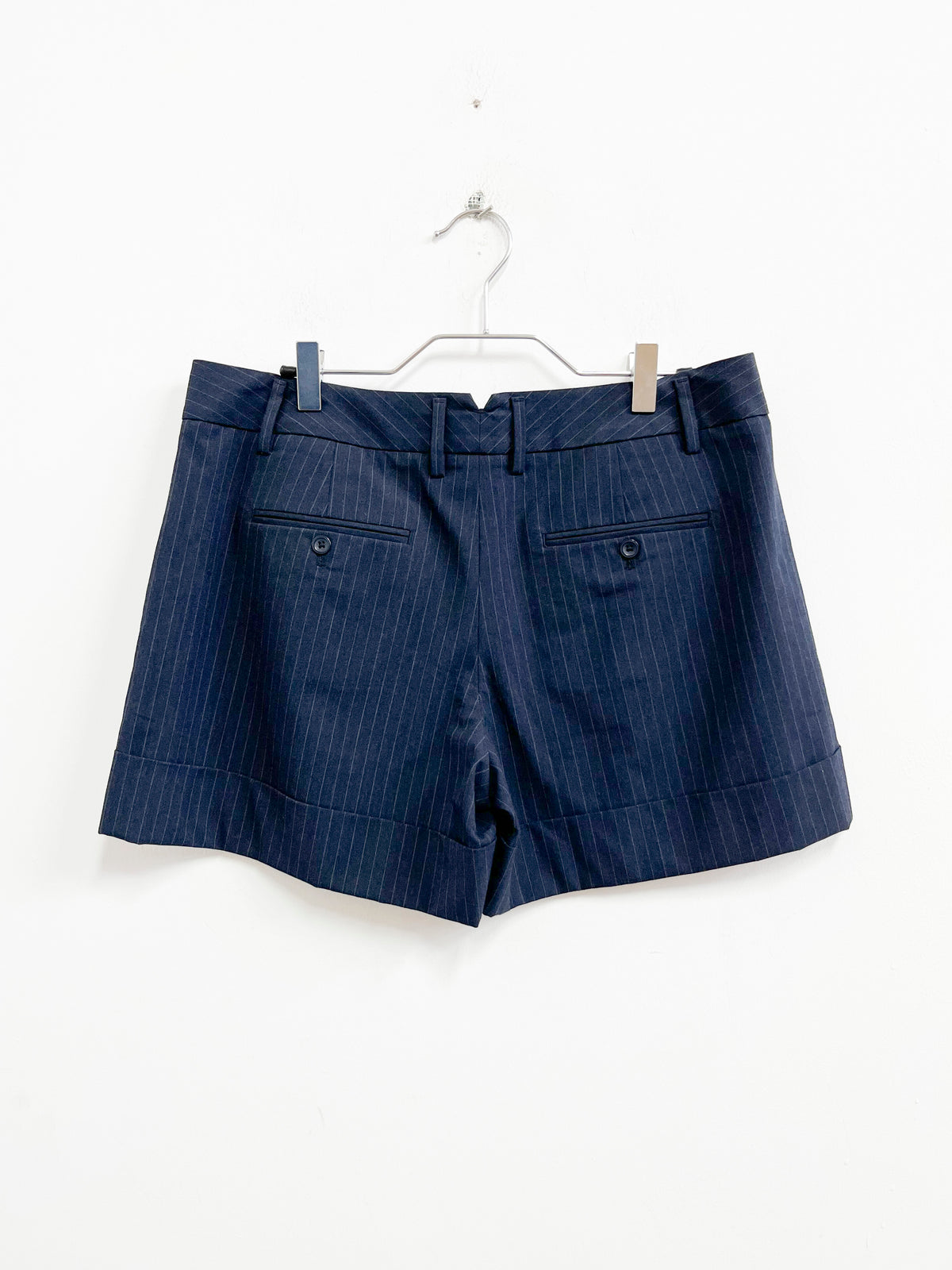 Short azul oscuro líneas blancas - Gap - Talla S
