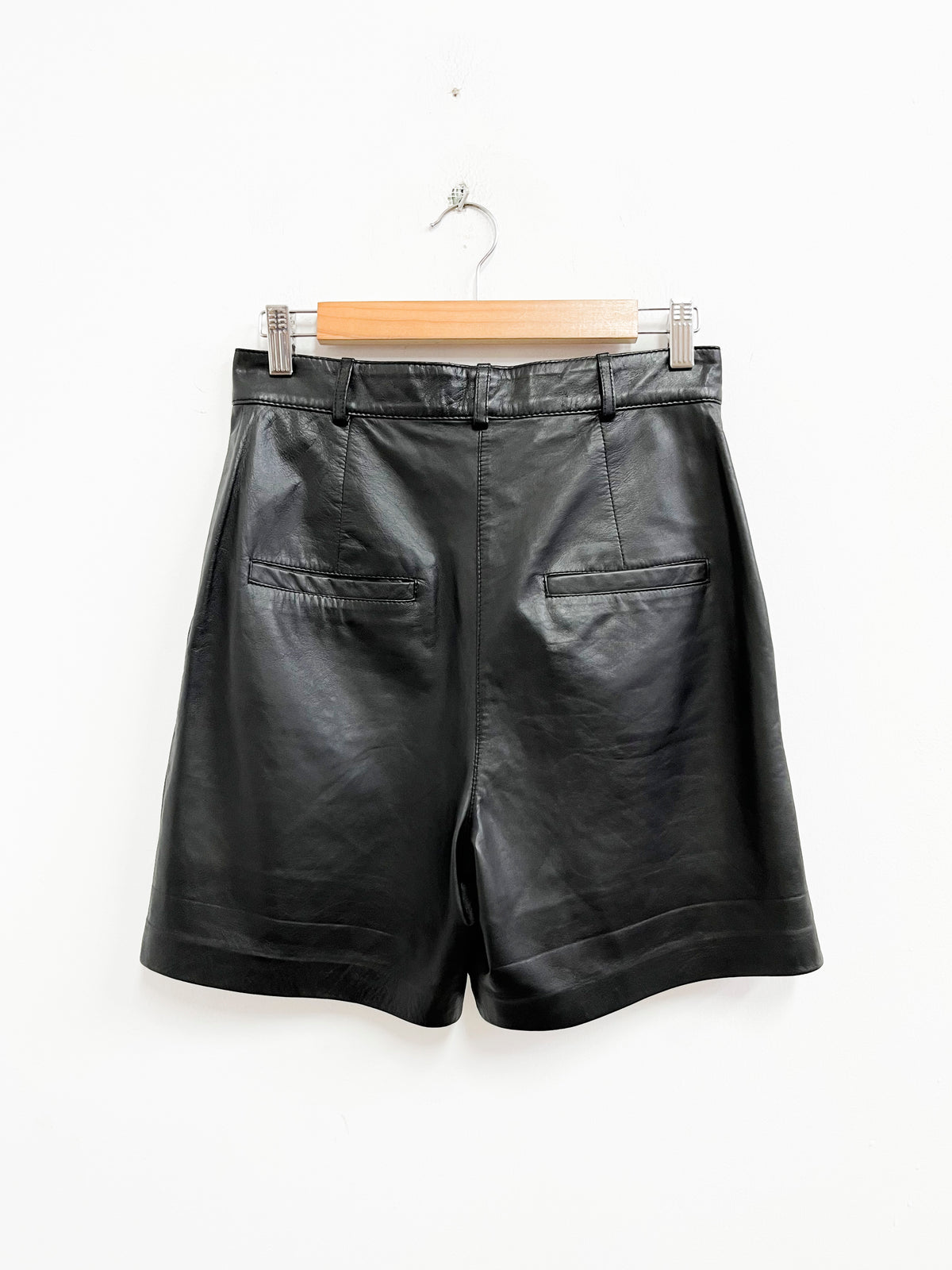 Short de cuero negro y pinzas - Mango - Talla 36