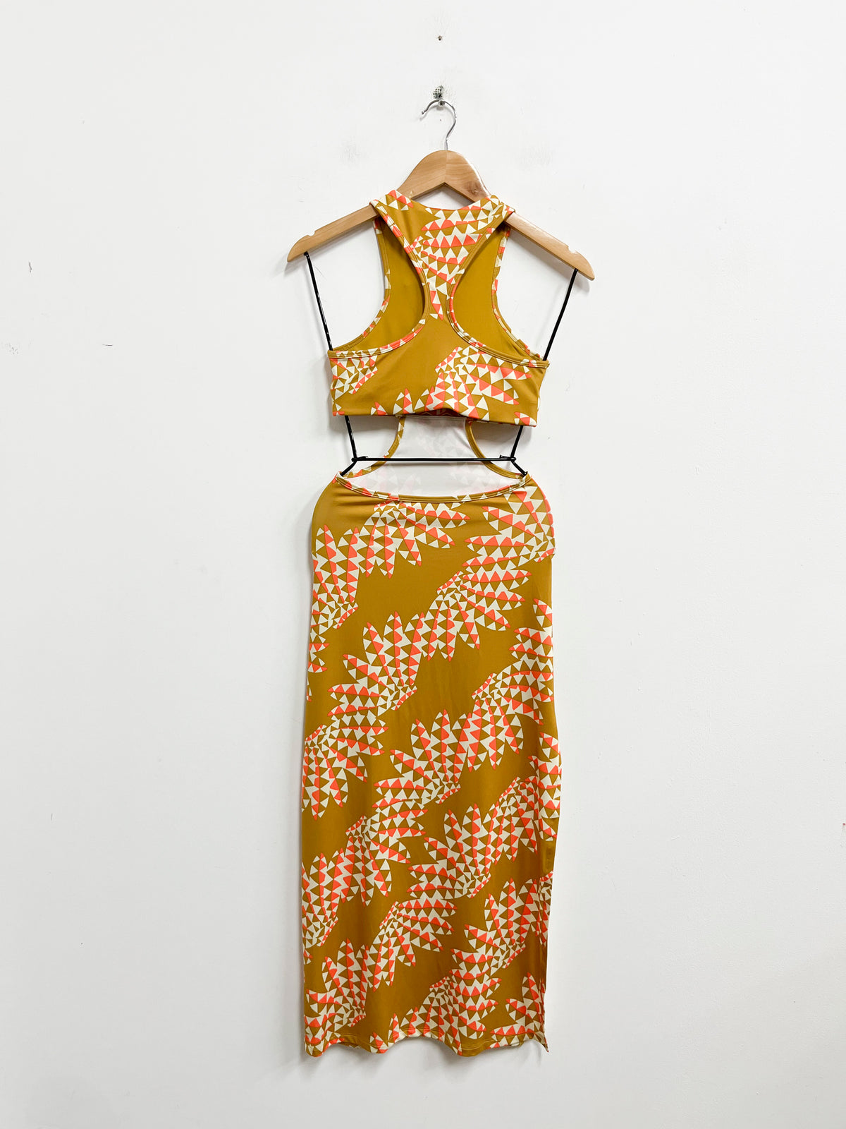 Vestido mostaza midi estampado - Farm Rio x Adidas - Talla XS