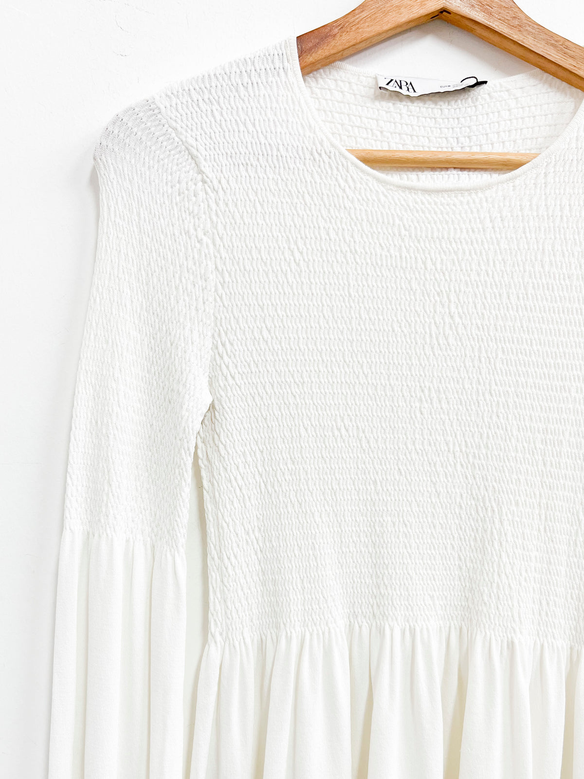 Vestido corto blanco panel de abeja en el pecho - Zara - Talla S