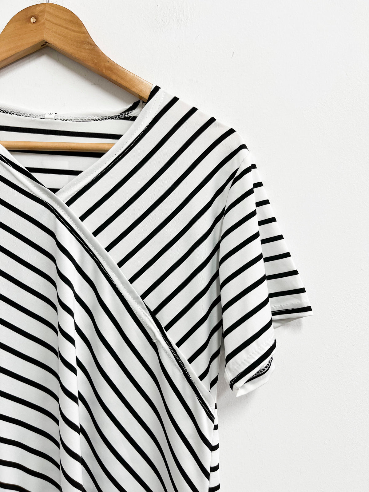 Blusa blanca rayas y líneas negras - Talla XL
