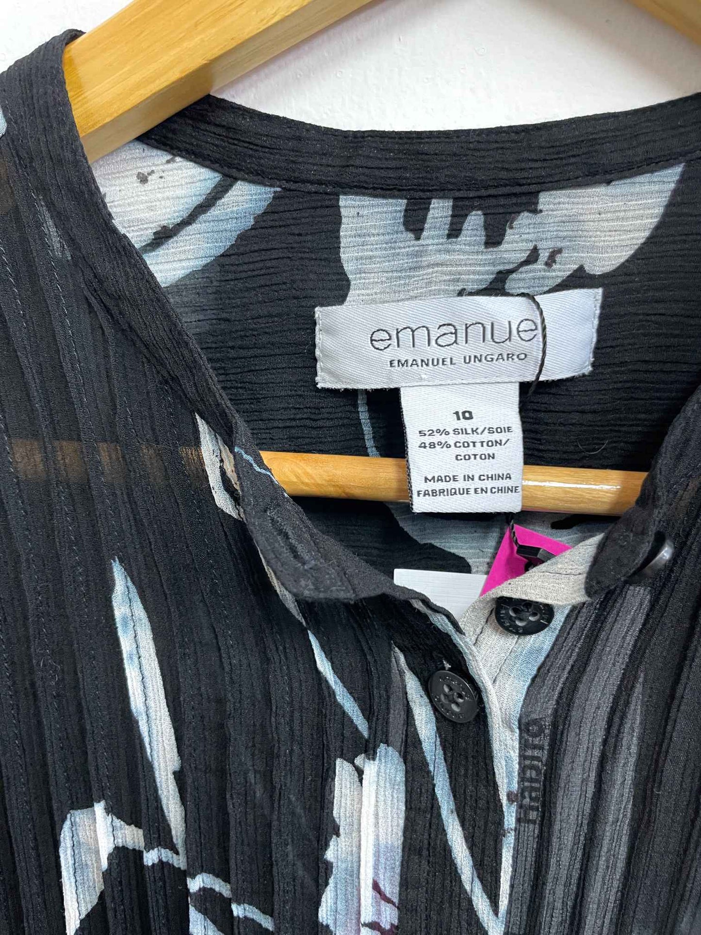 Blusa negra con flores y pinzas - Emanuel - Talla M