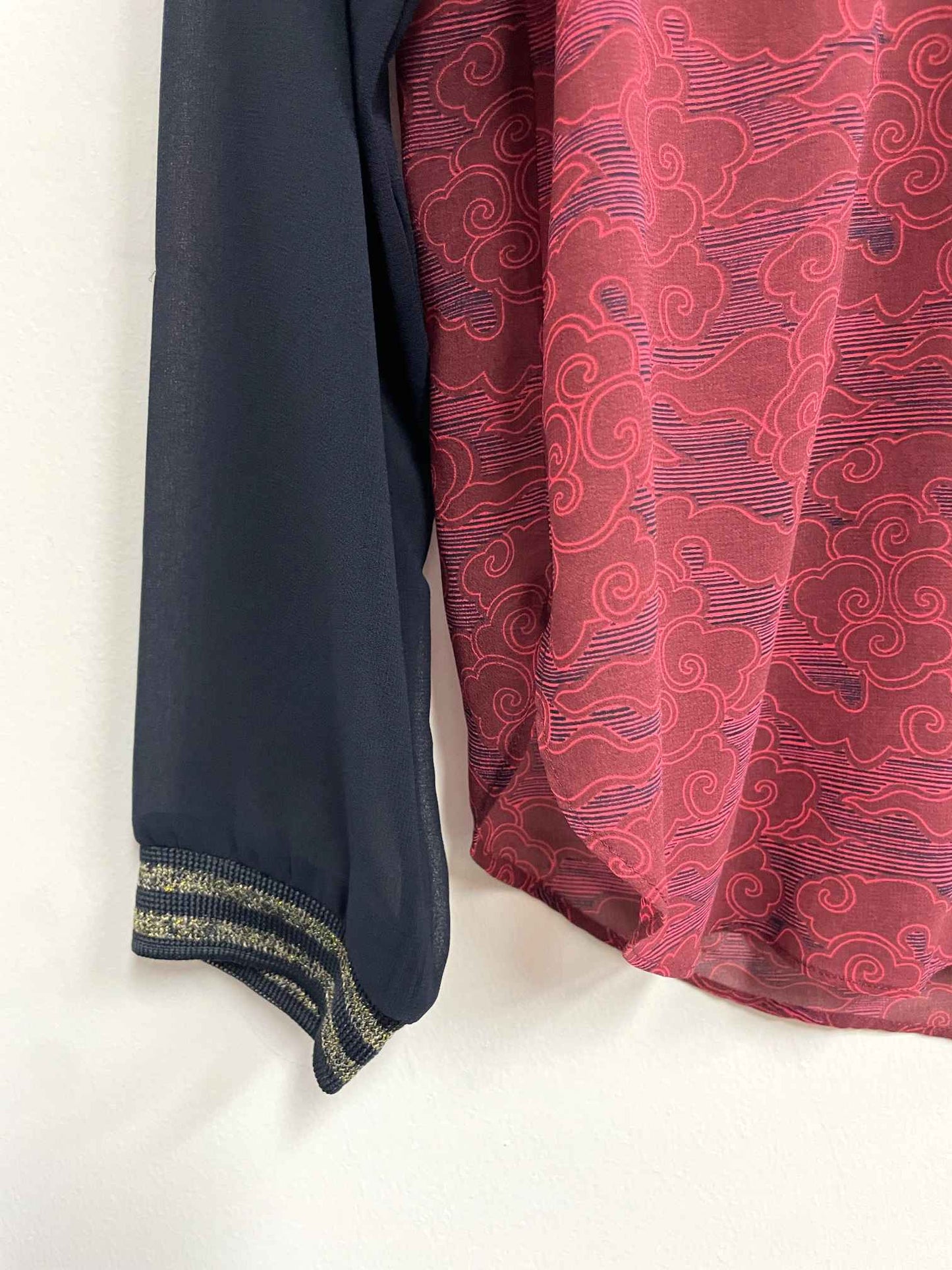 Blusa roja mangas azules - Maison Scotch - Talla S