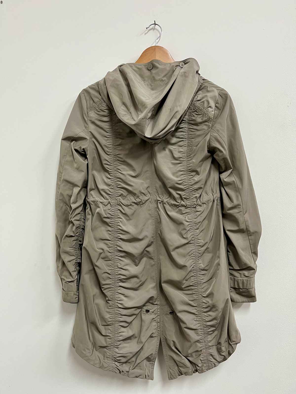 Casaca verde arrugada - Karen Millen - Talla M