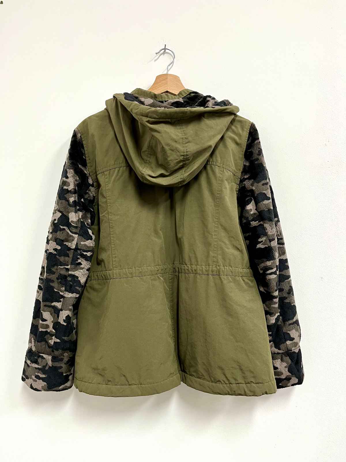 Casaca militar capucha - Sanctuary - Talla M