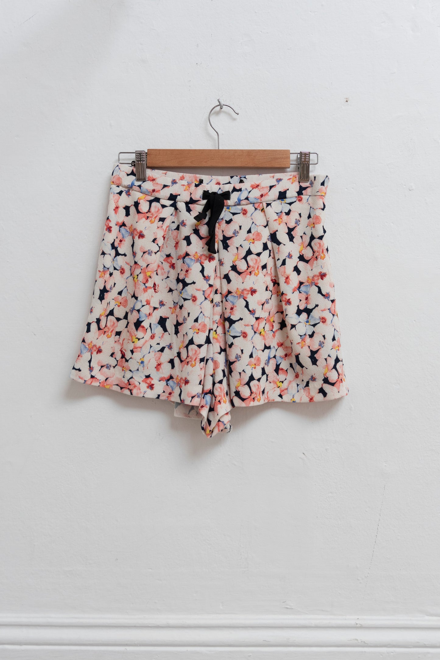 Short flores azul y rosa - Zara - Talla M