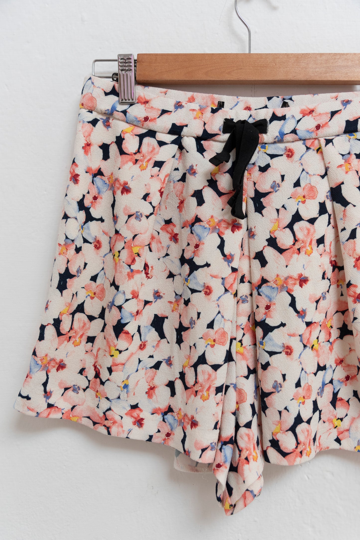 Short flores azul y rosa - Zara - Talla M