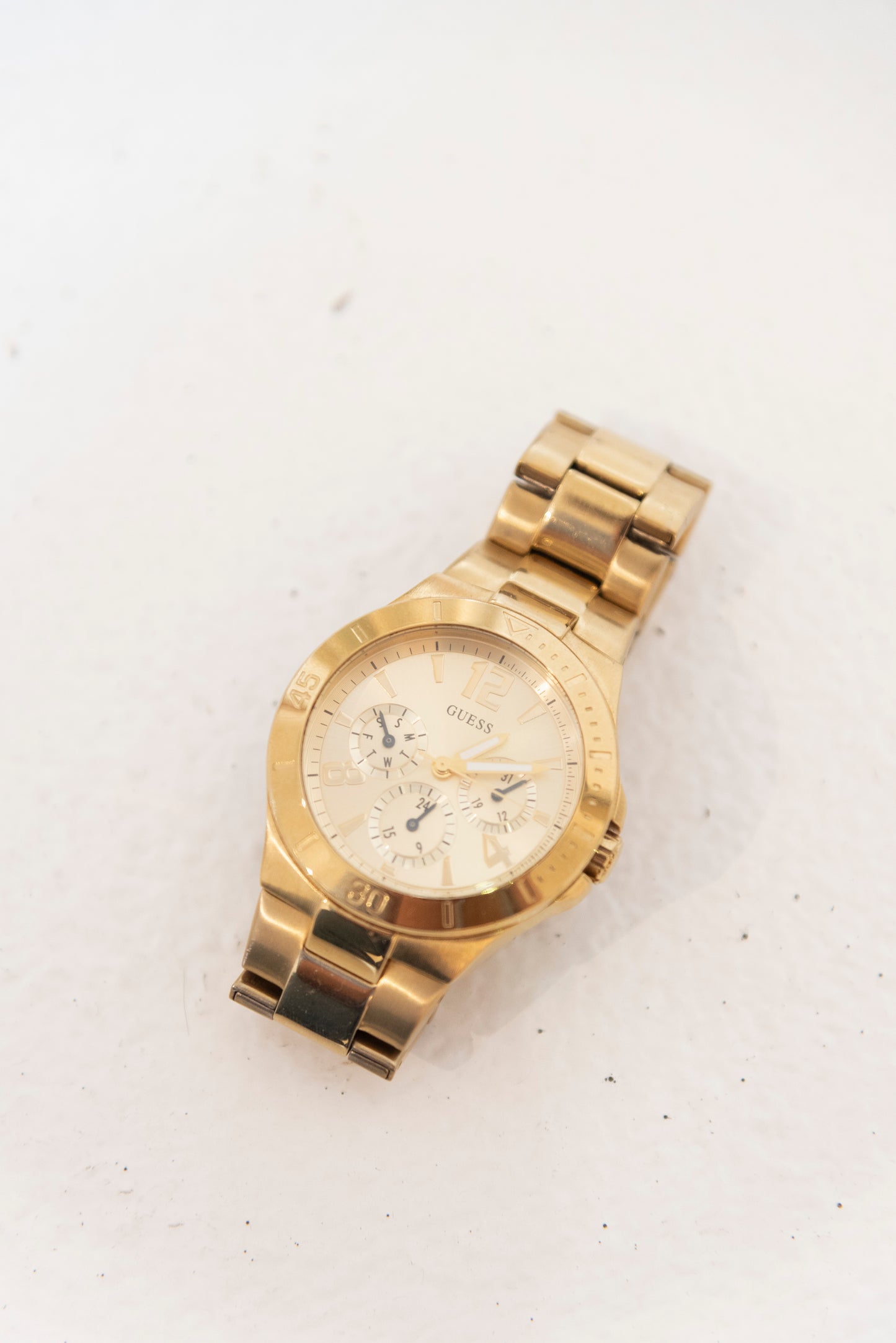 Reloj dorado - Guess