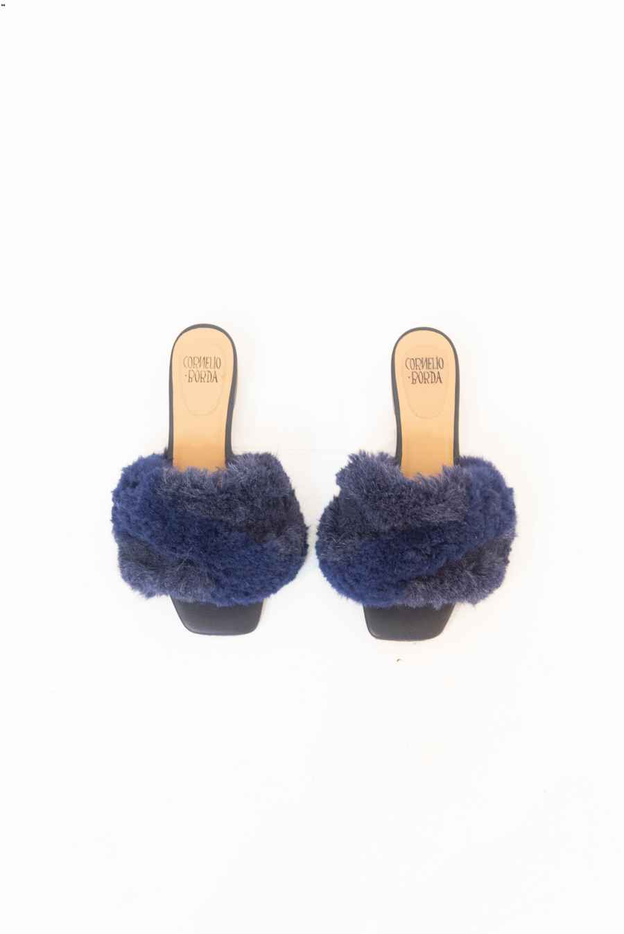 Sandalias fluffy con pelaje azules - Cornelio Borda - Talla 39