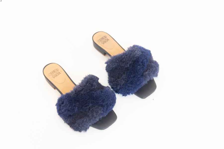 Sandalias fluffy con pelaje azules - Cornelio Borda - Talla 39