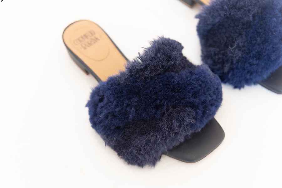 Sandalias fluffy con pelaje azules - Cornelio Borda - Talla 39