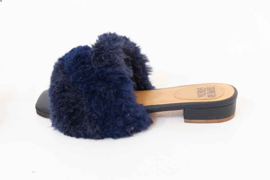 Sandalias fluffy con pelaje azules - Cornelio Borda - Talla 39