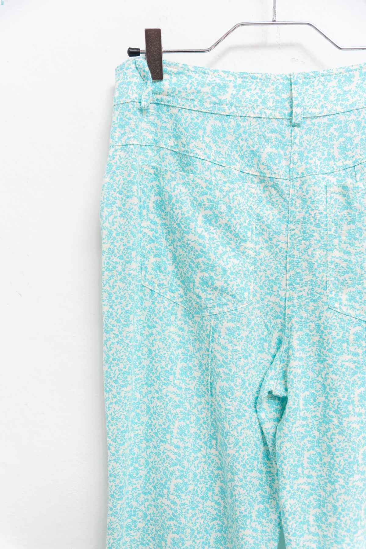 Pantalón celeste y blanco flores - MNG - Talla 28