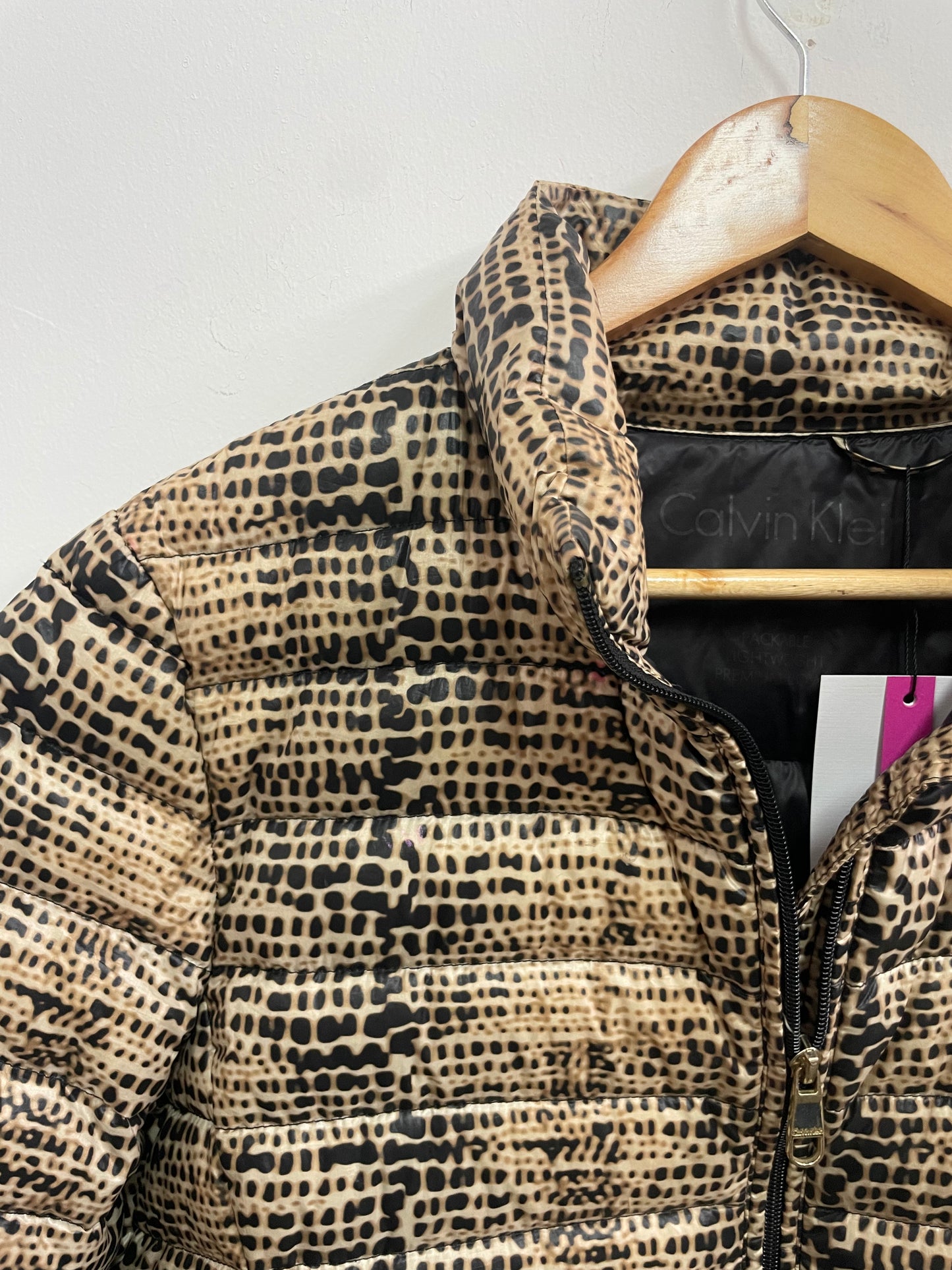 Casaca animal print negro y beige - Calvin Klein - Talla M