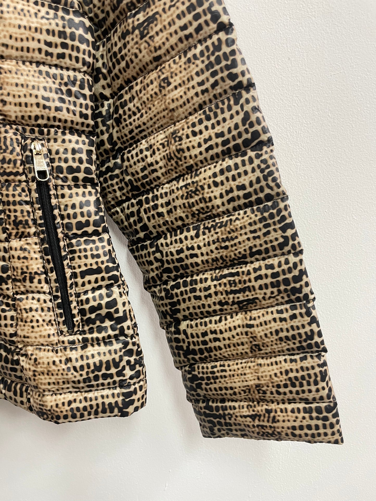 Casaca animal print negro y beige - Calvin Klein - Talla M
