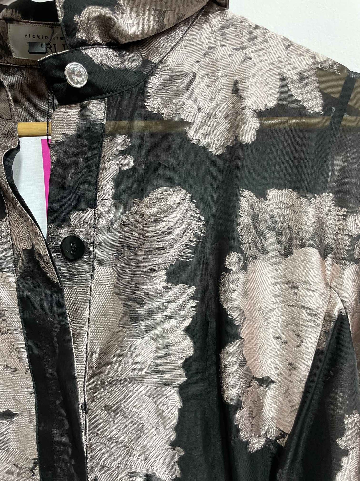 Vestido negro flores rosadas - Teri Jon - Talla S