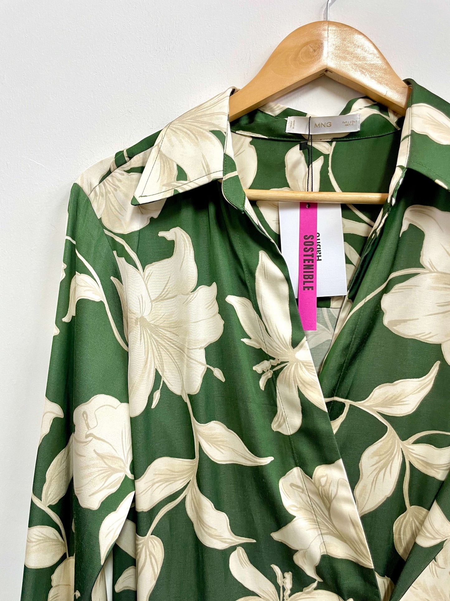 Blusa verde flores beige - Mango - Talla S