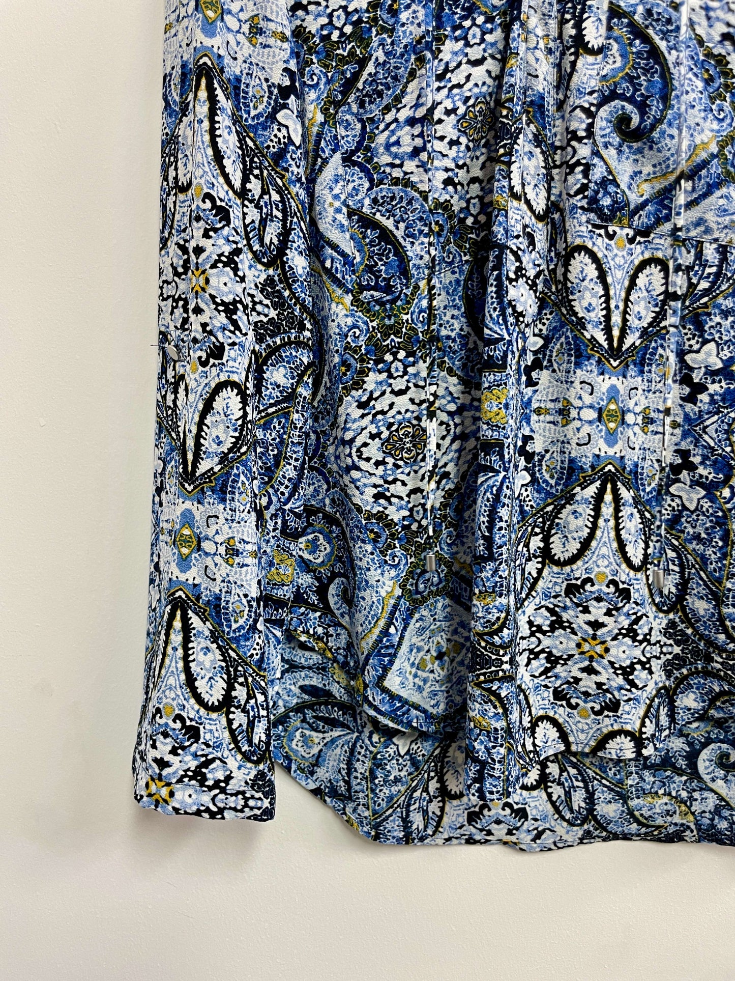 Blusa celeste print - Jones NY - Talla M