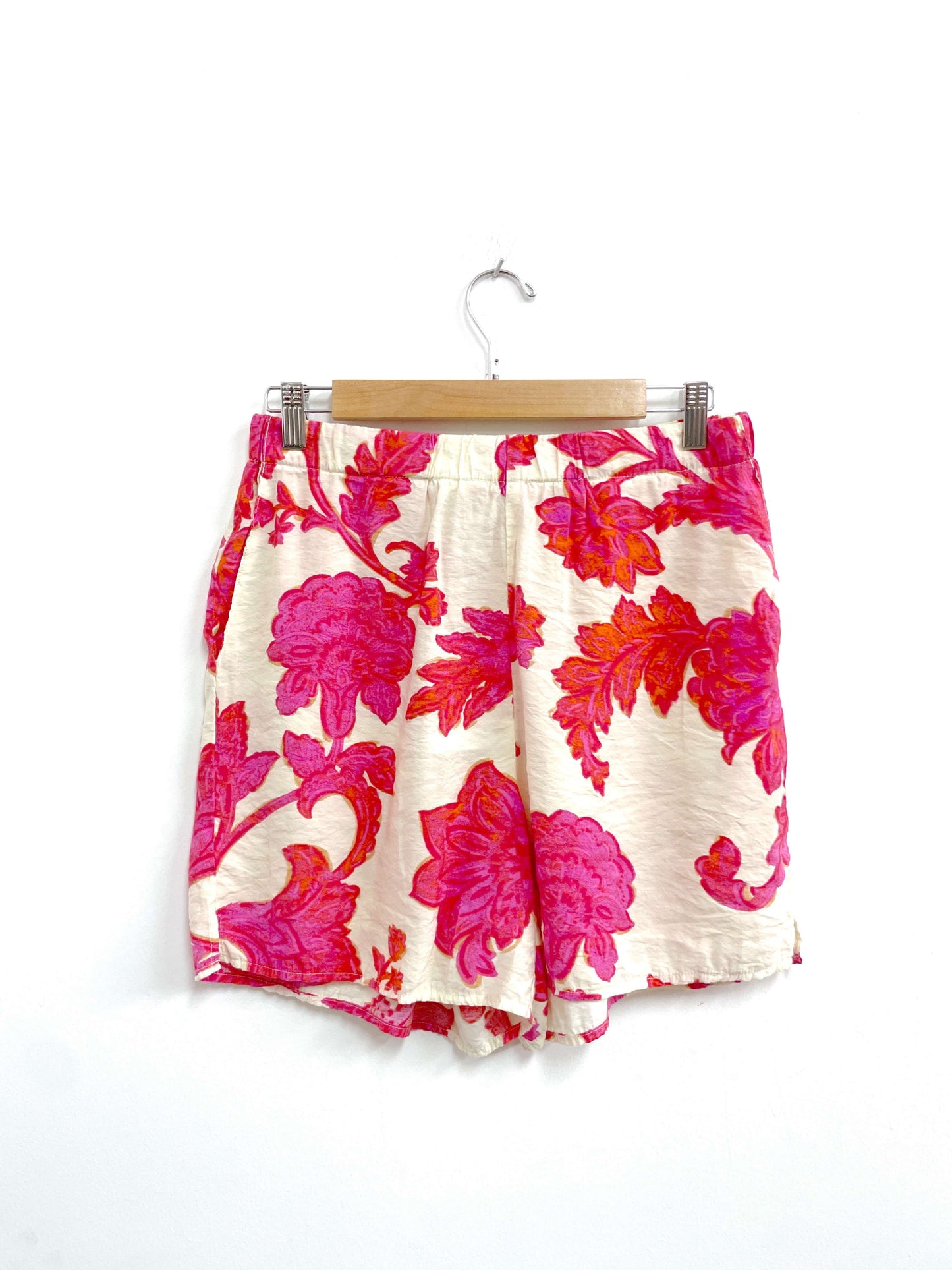 Short beige flores fucsias - Mango - Talla M