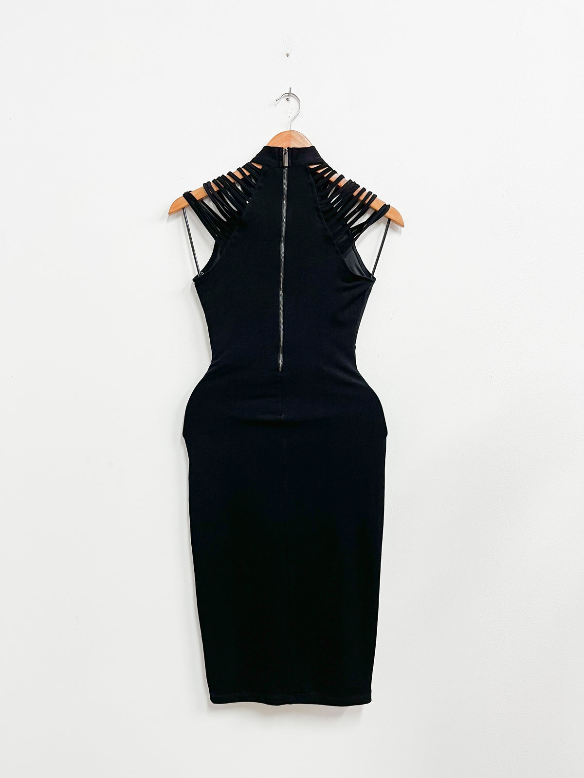 Vestido negro tiras en hombro - Studio F  - Talla S/M