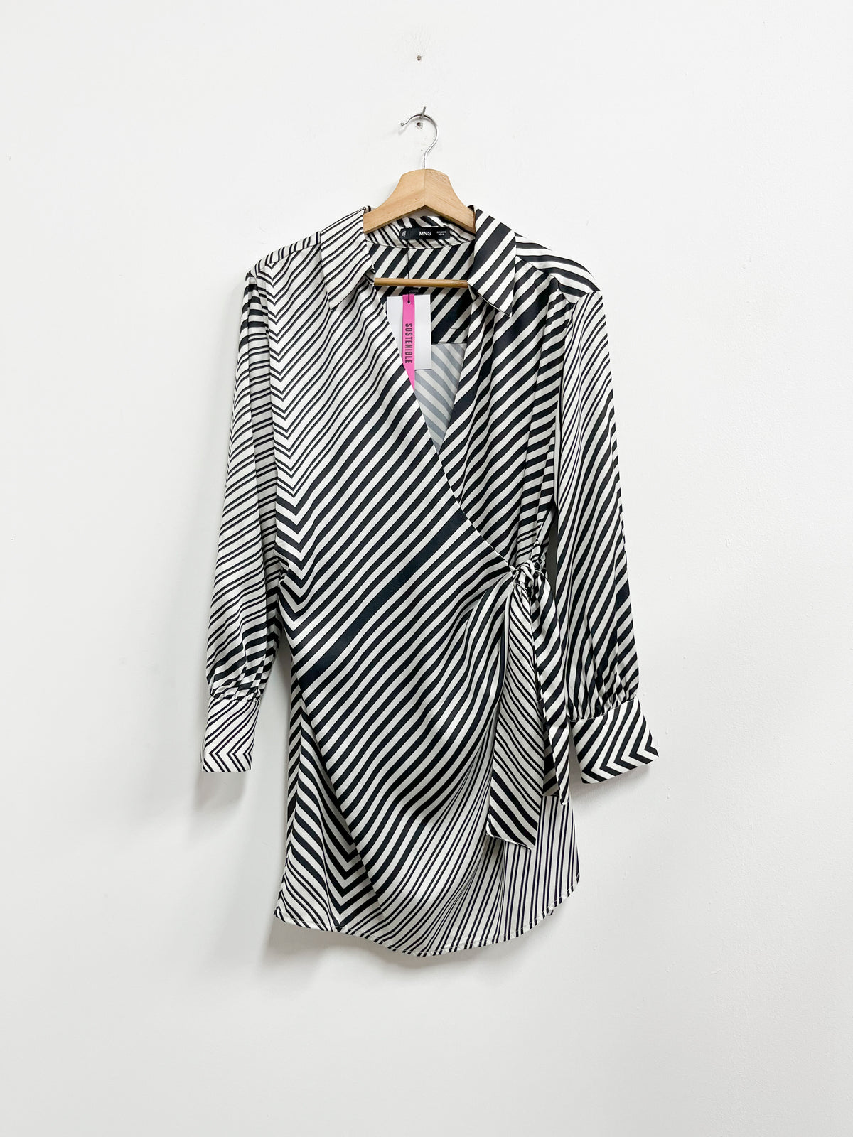 Vestido corto envolvente rayas negras con blanco - Mango - Talla L