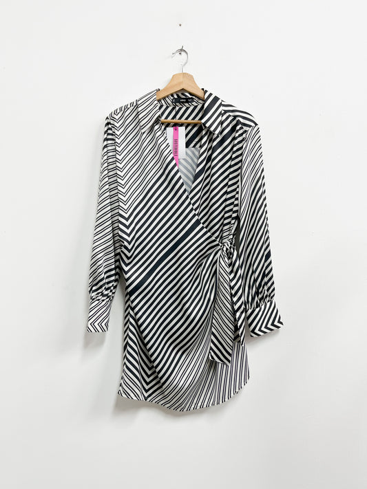 Vestido corto envolvente rayas negras con blanco - Mango - Talla L