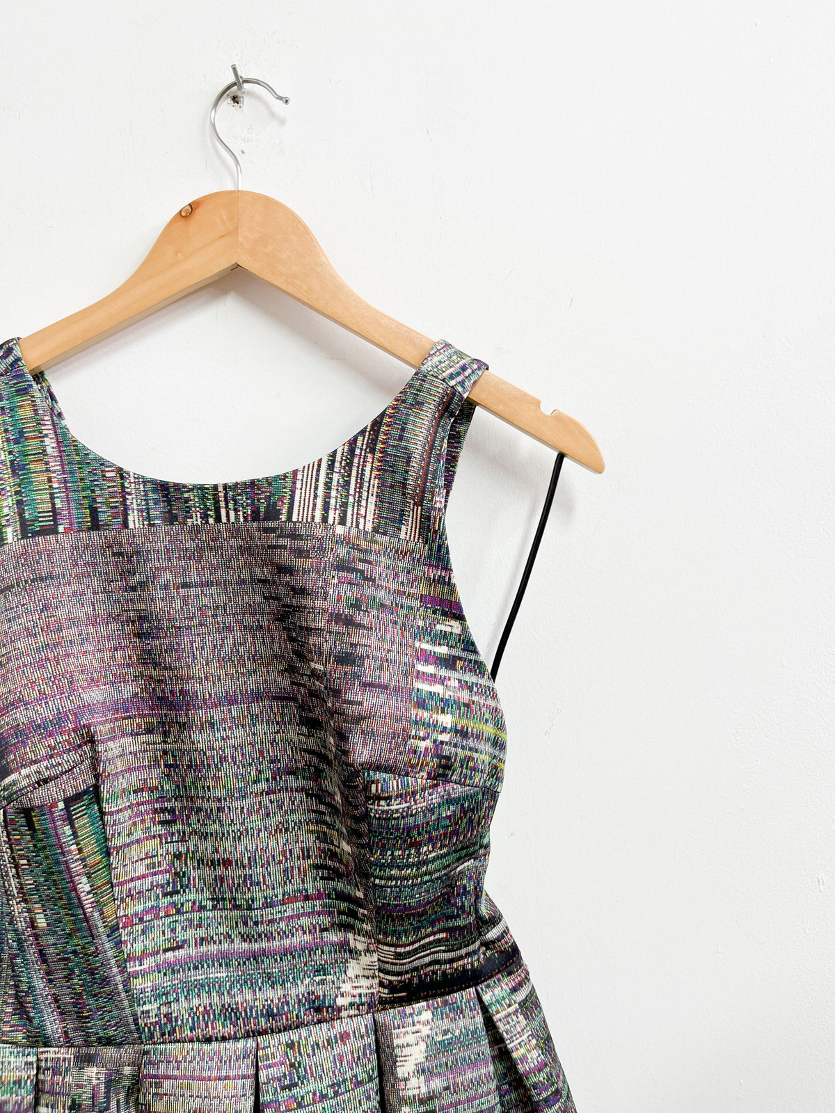 Vestido efecto glitch digital verde con morado - H&M - Talla M