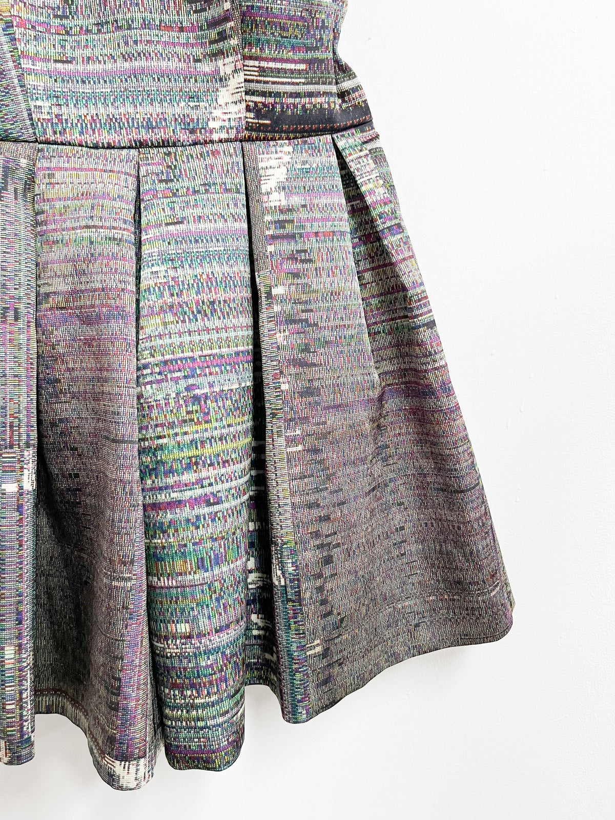 Vestido efecto glitch digital verde con morado - H&M - Talla M