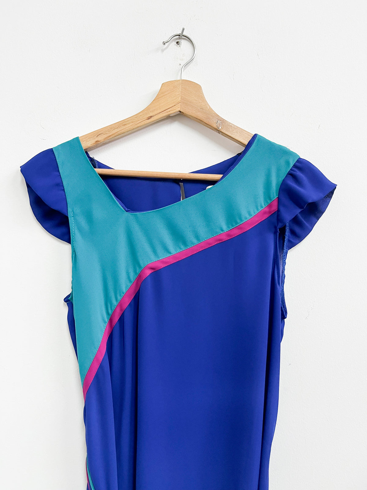 Vestido azul con detalle verde y fucsia - Talla M